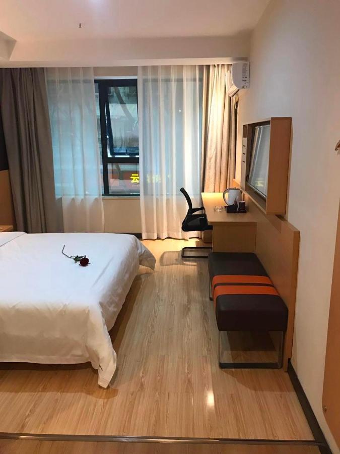 מלון 7 Days Premium Chongqing Jiangbei International Airport Branch מראה חיצוני תמונה