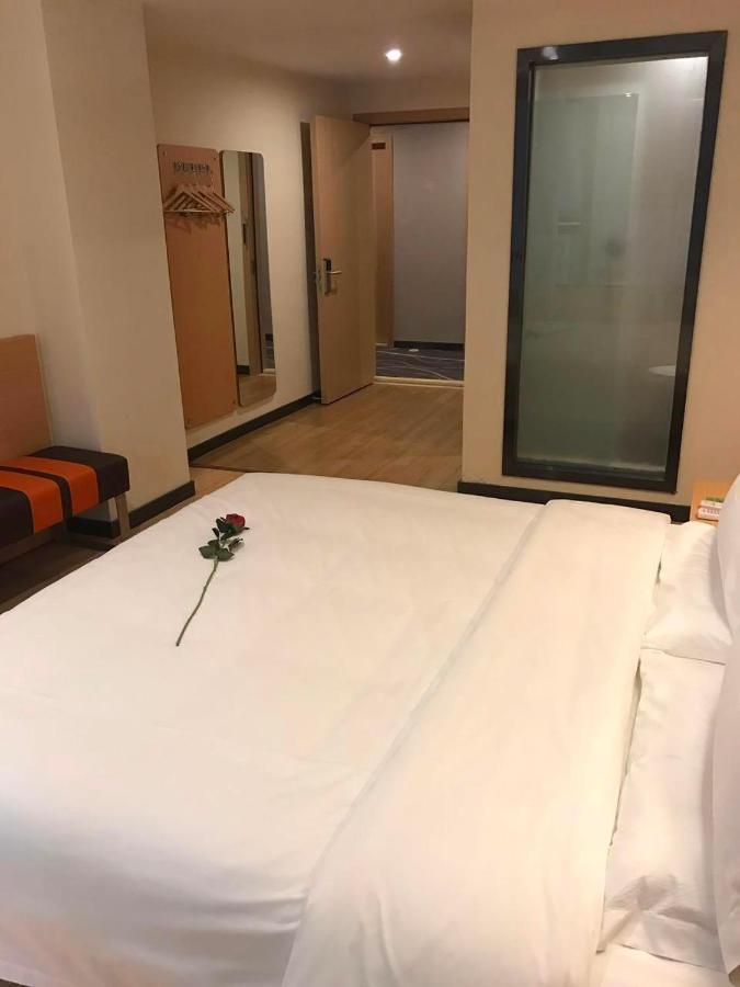 מלון 7 Days Premium Chongqing Jiangbei International Airport Branch מראה חיצוני תמונה