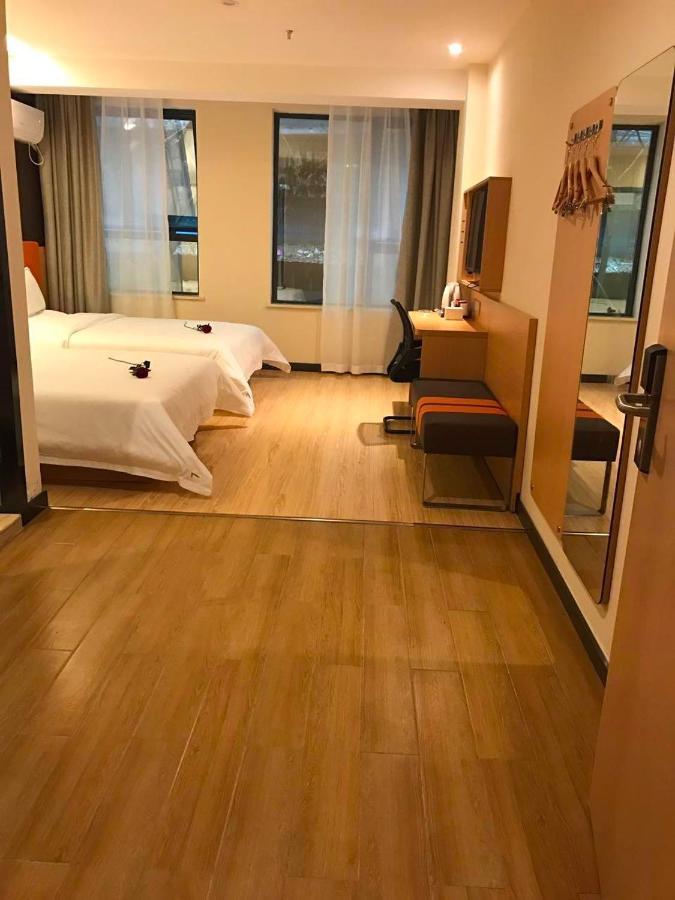 מלון 7 Days Premium Chongqing Jiangbei International Airport Branch מראה חיצוני תמונה